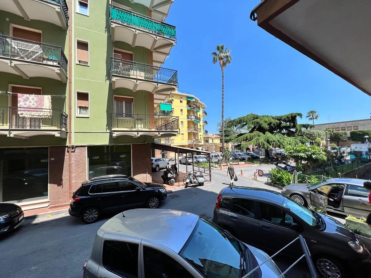 Il Nido Di Titta By Holiday World Pietra Ligure Appartamento